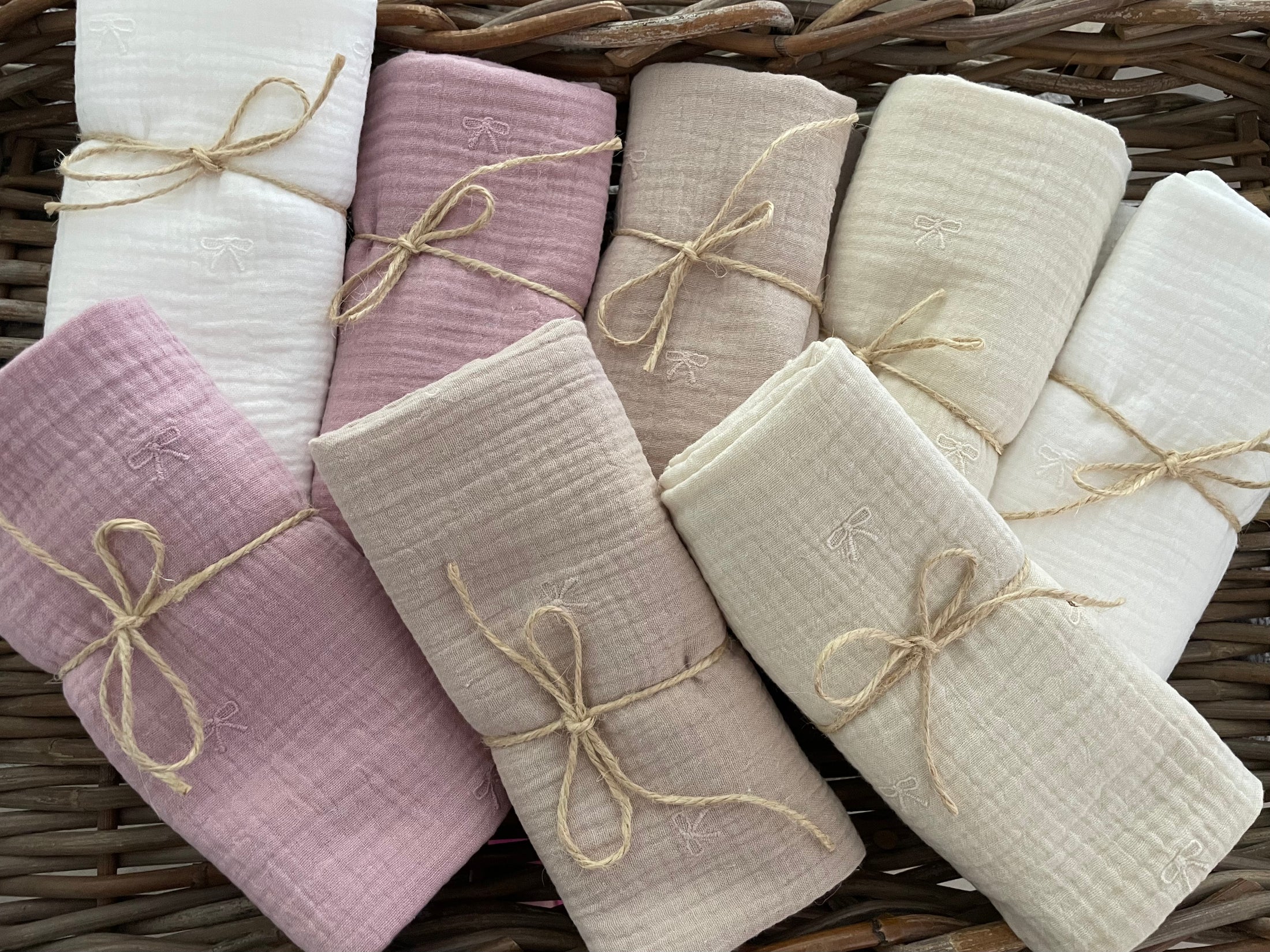Hydrofiele doek, Swaddle geborduurde strikjes gebroken wit