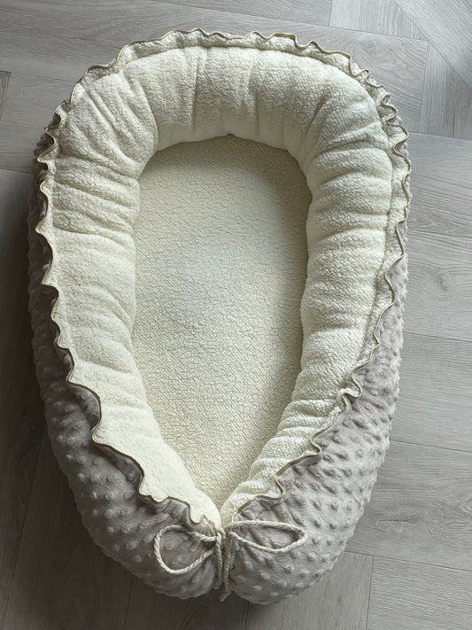 Babynestje goud minky