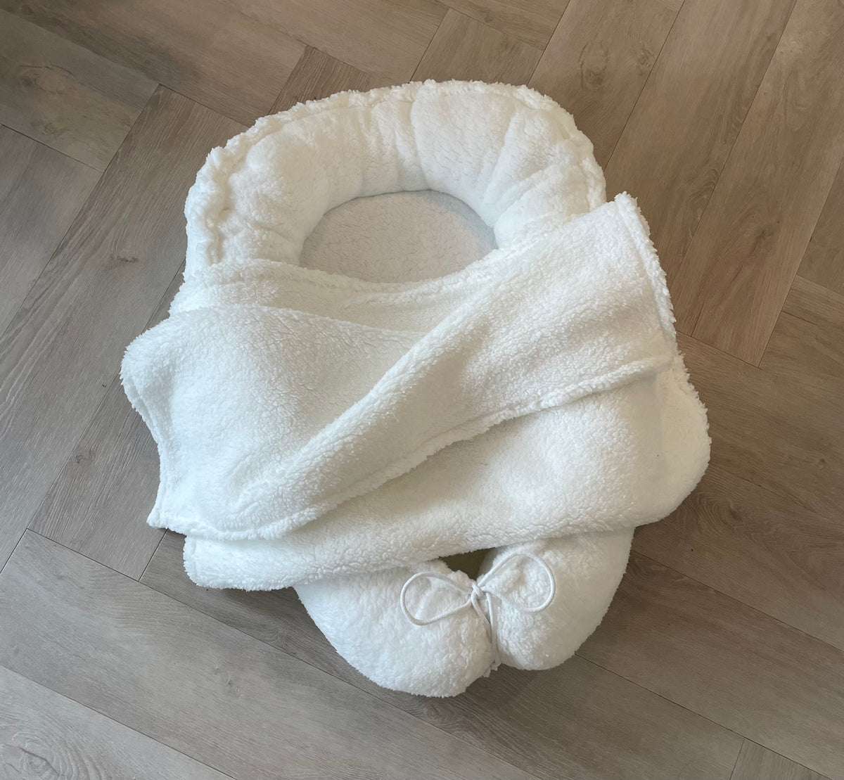 Babynestje teddy ijsbeer