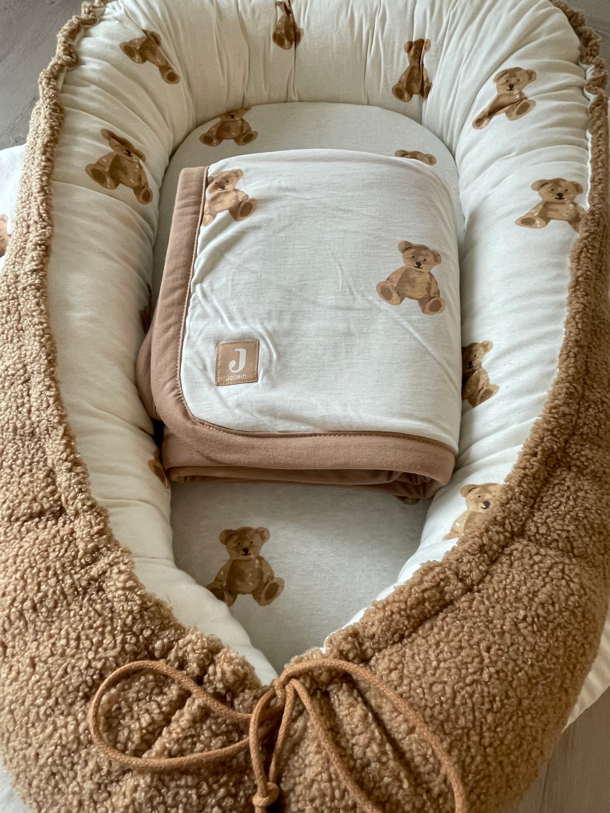 Babynestje teddybeer bouclé