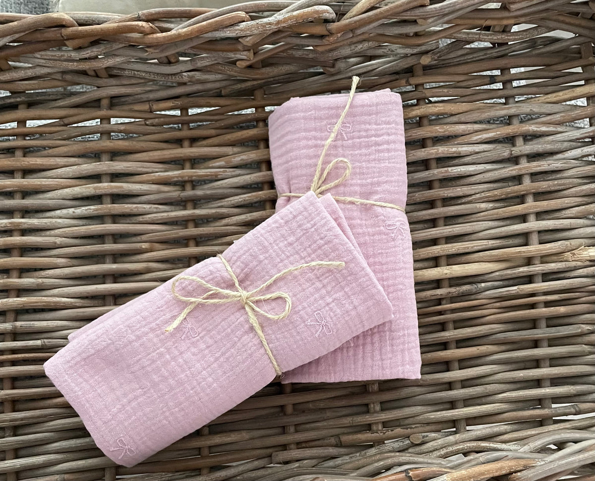 Hydrofiele doek, Swaddle geborduurde strikjes oud roze