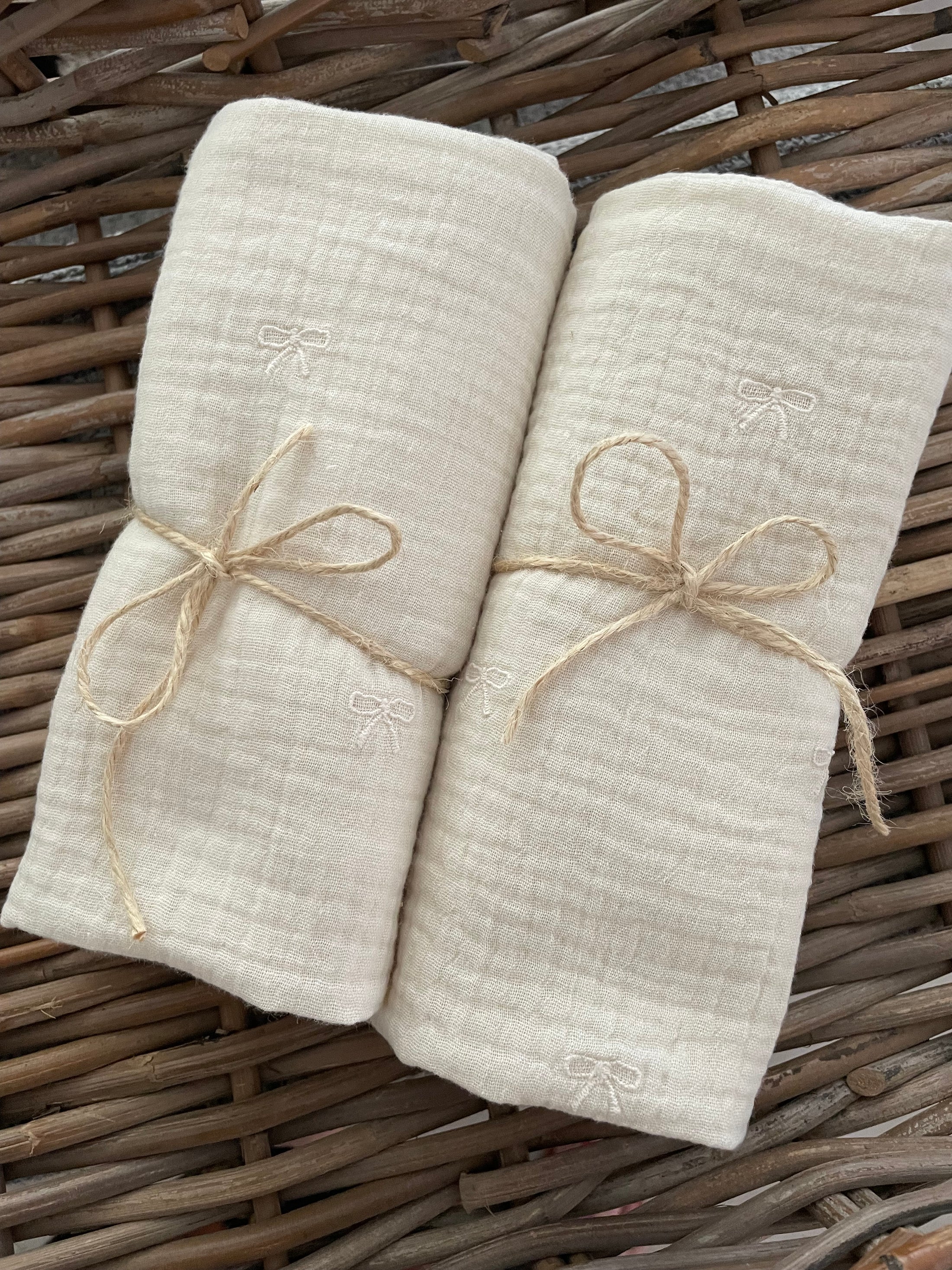 Hydrofiele doek, Swaddle geborduurde strikjes naturel