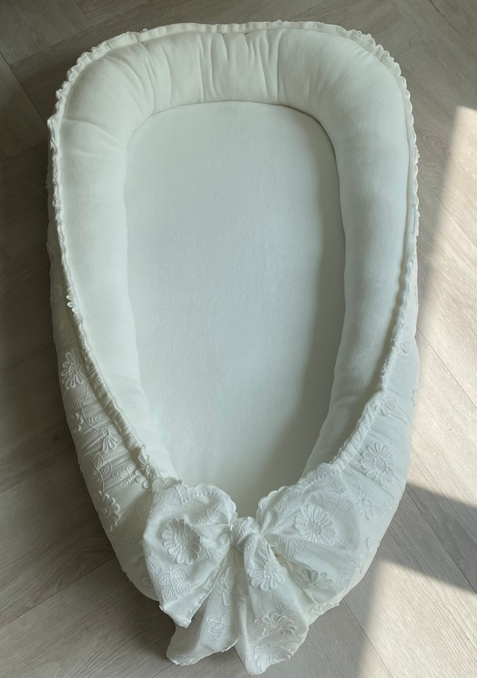 Babynestje 3D bloemen wit