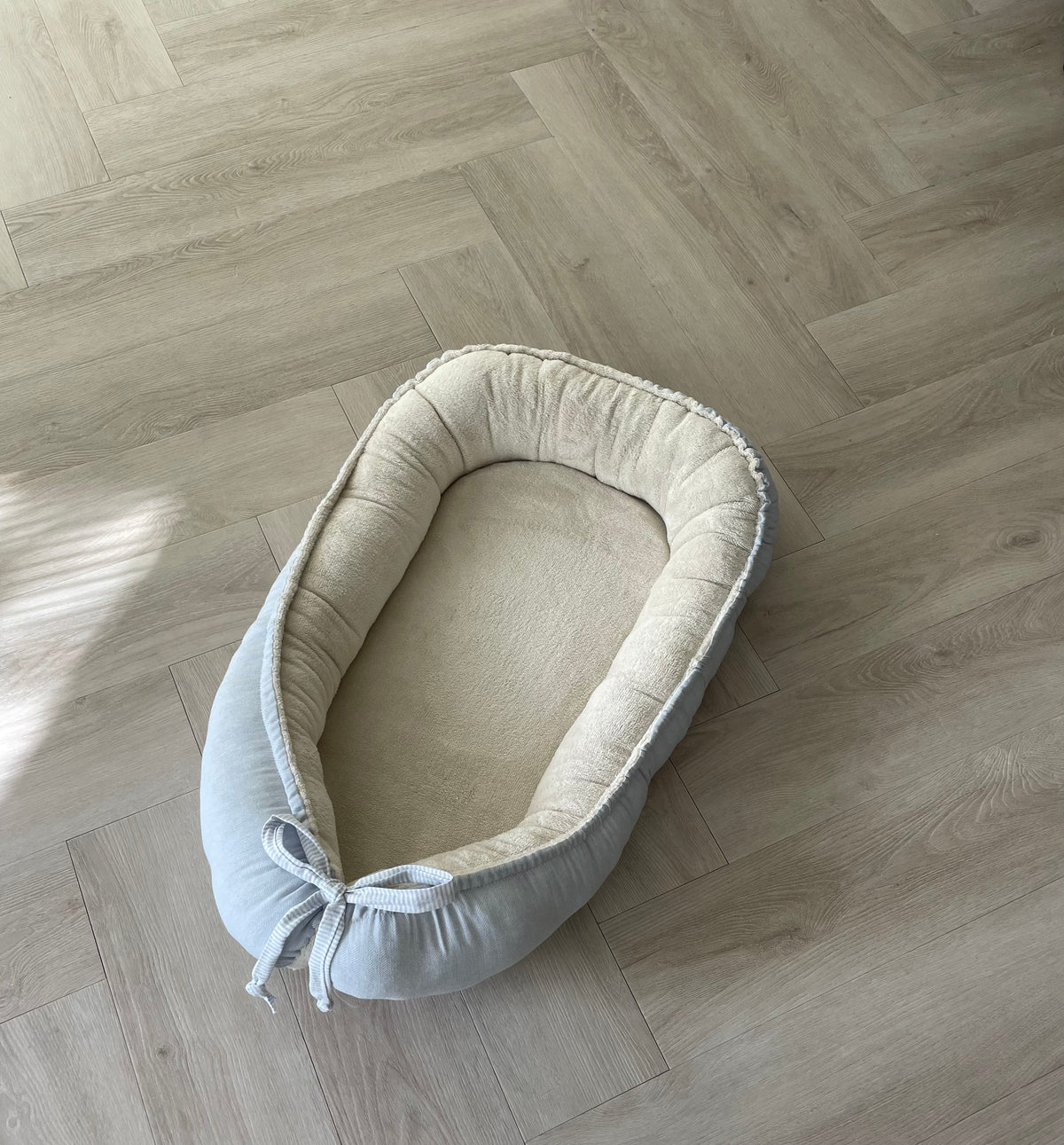 Babynestje linnen visgraat blauw