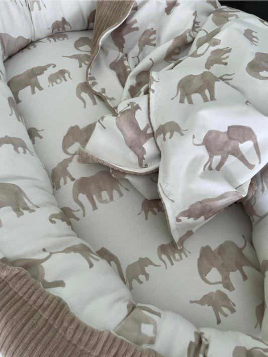 Babynestje olifant