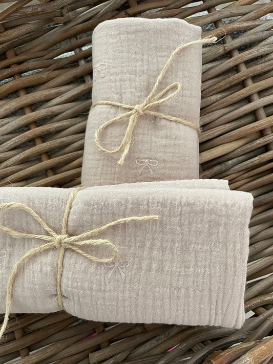 Hydrofiele doek, Swaddle geborduurde strikjes zand