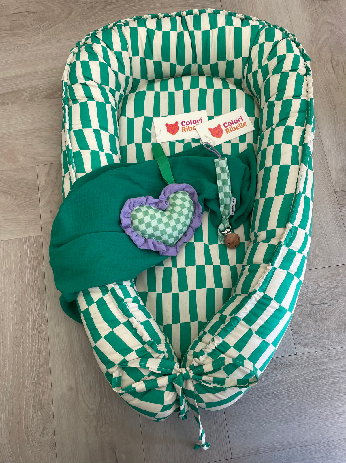 Babynestje funky green