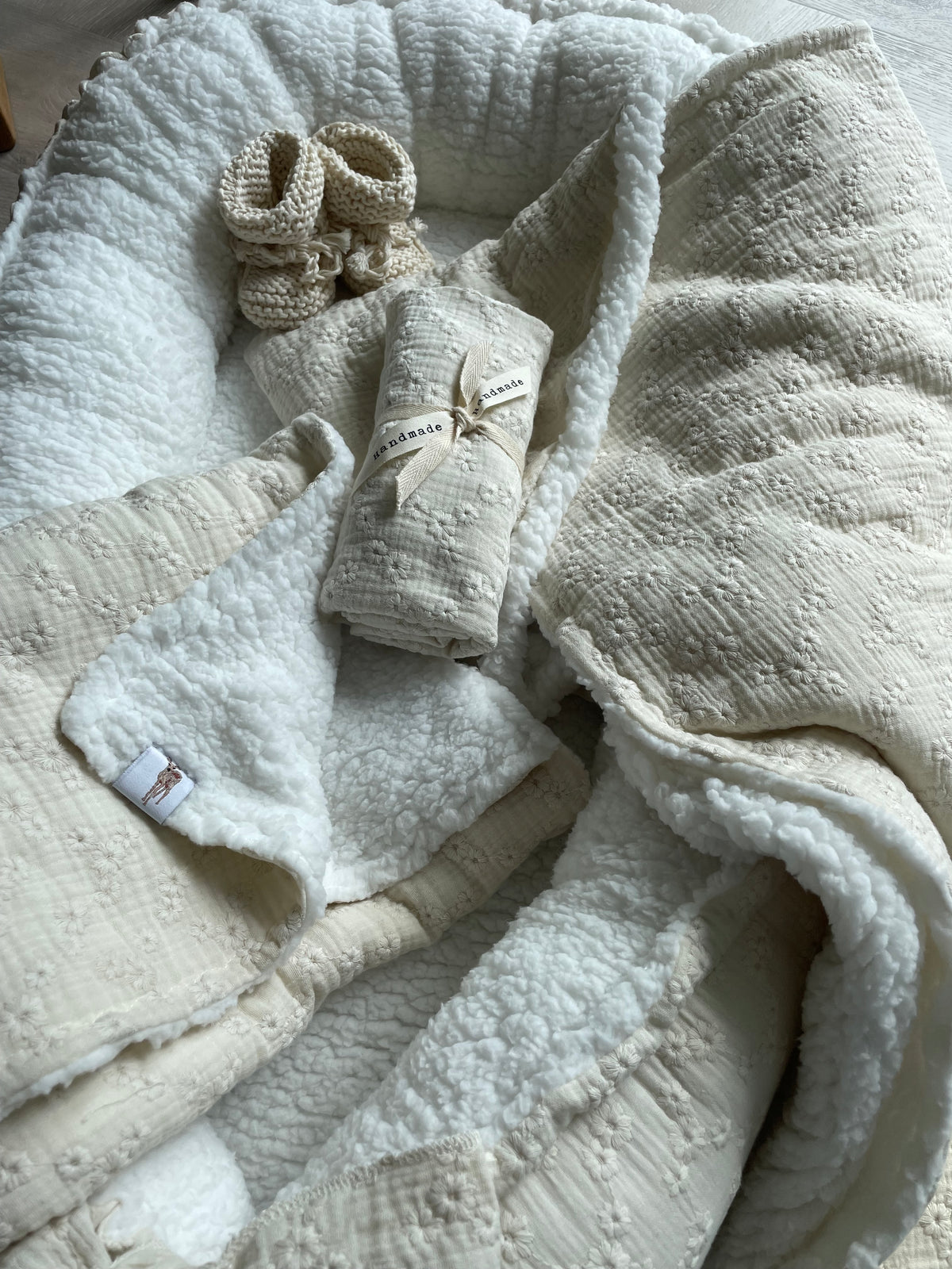 Omslagdoek witte teddy Embroidery