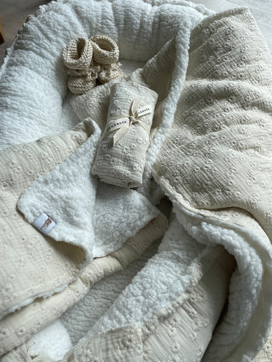 Omslagdoek witte teddy Embroidery