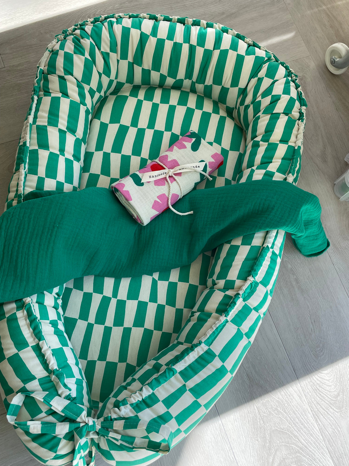 Babynestje funky green