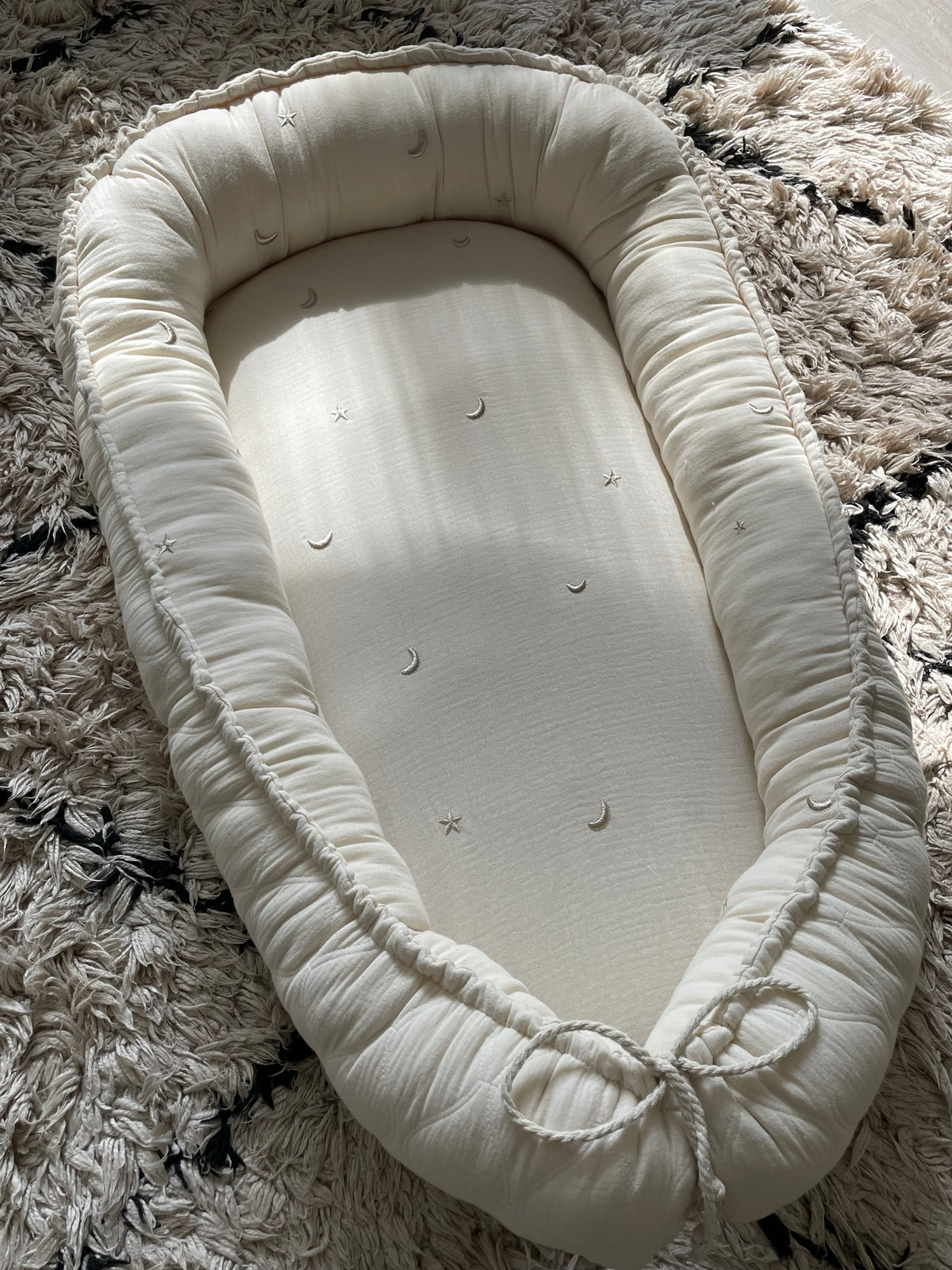 Babynestje to the Moon deluxe