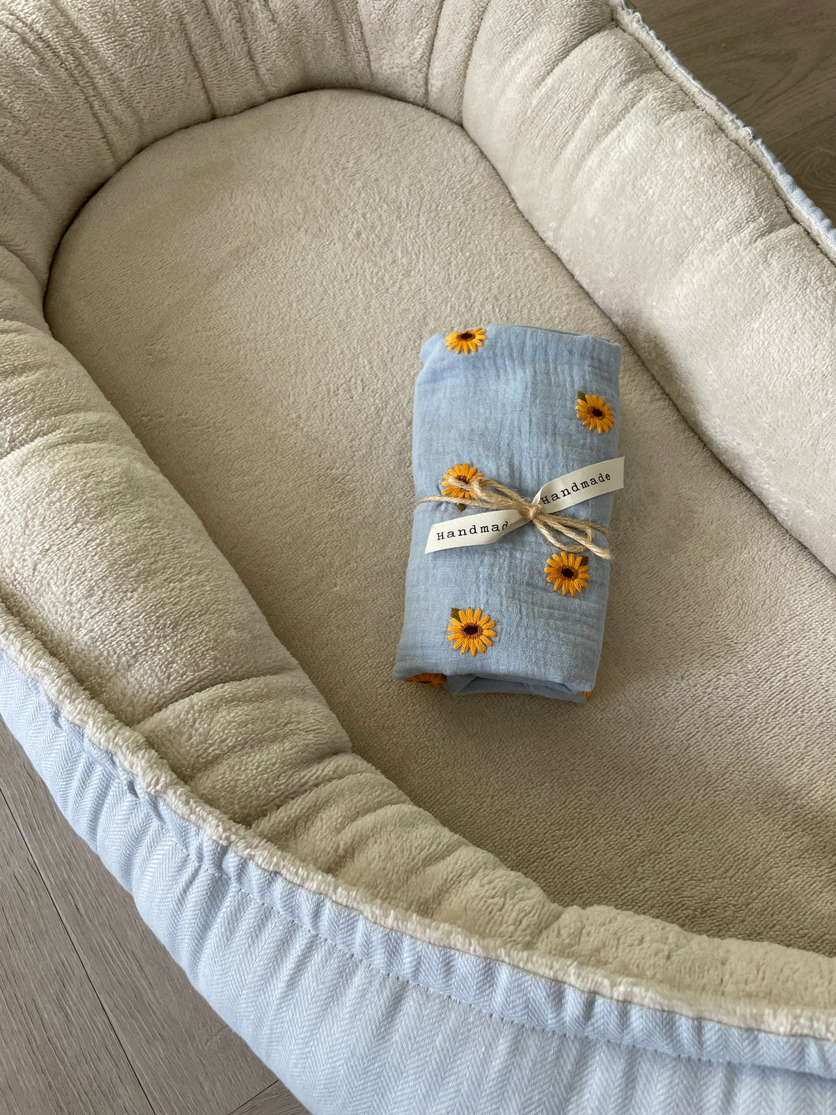 Babynestje linnen visgraat blauw
