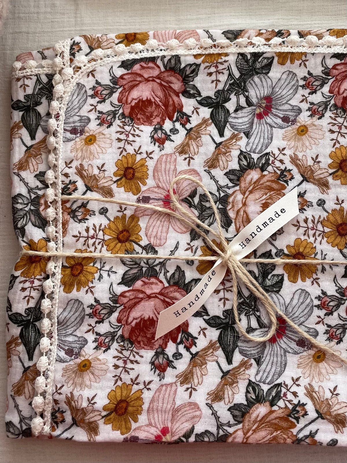 Hydrofiele doek, Swaddle vintage flowers  kant