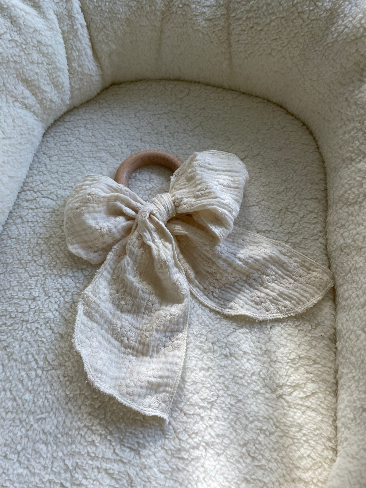 Bijtring embroidery big bow