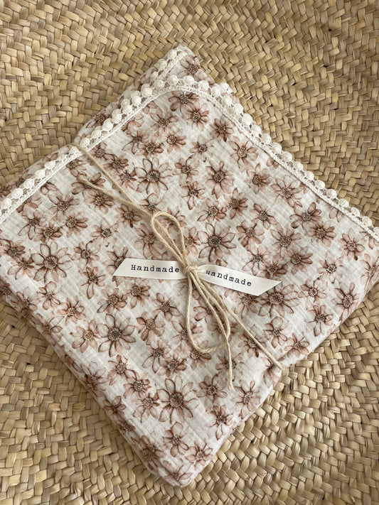 Hydrofiele doek, Swaddle beige bloemen kant
