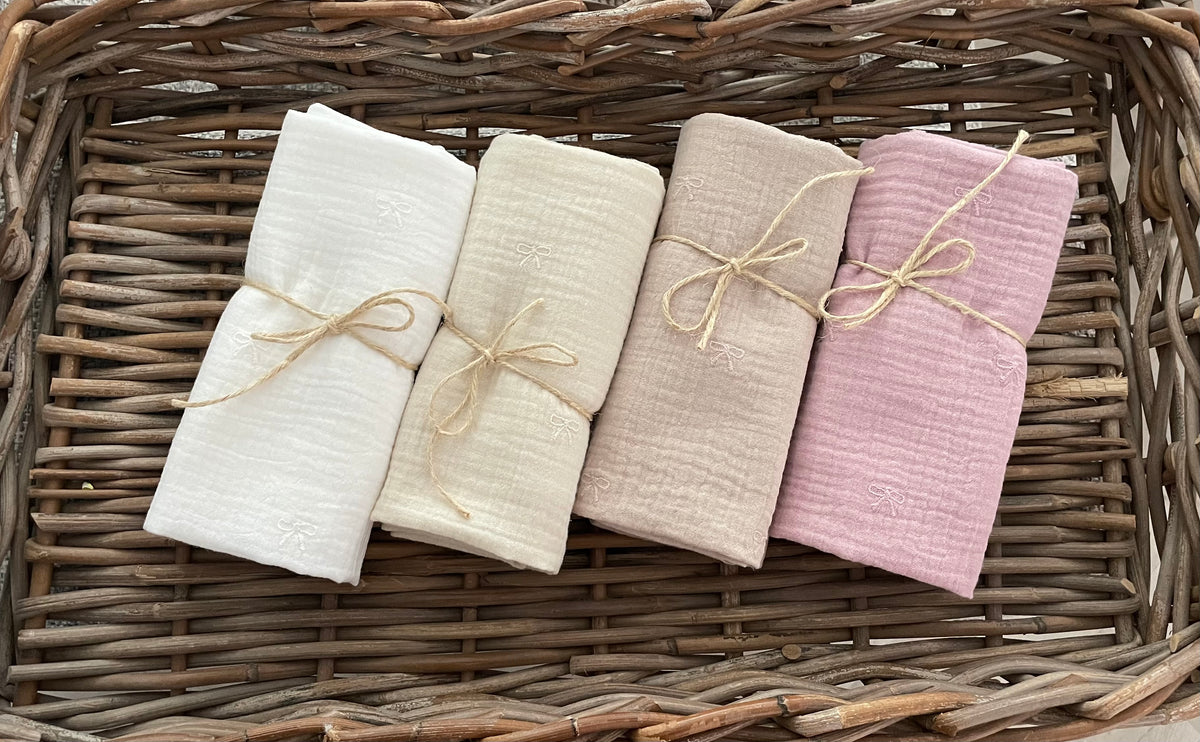 Hydrofiele doek, Swaddle geborduurde strikjes oud roze