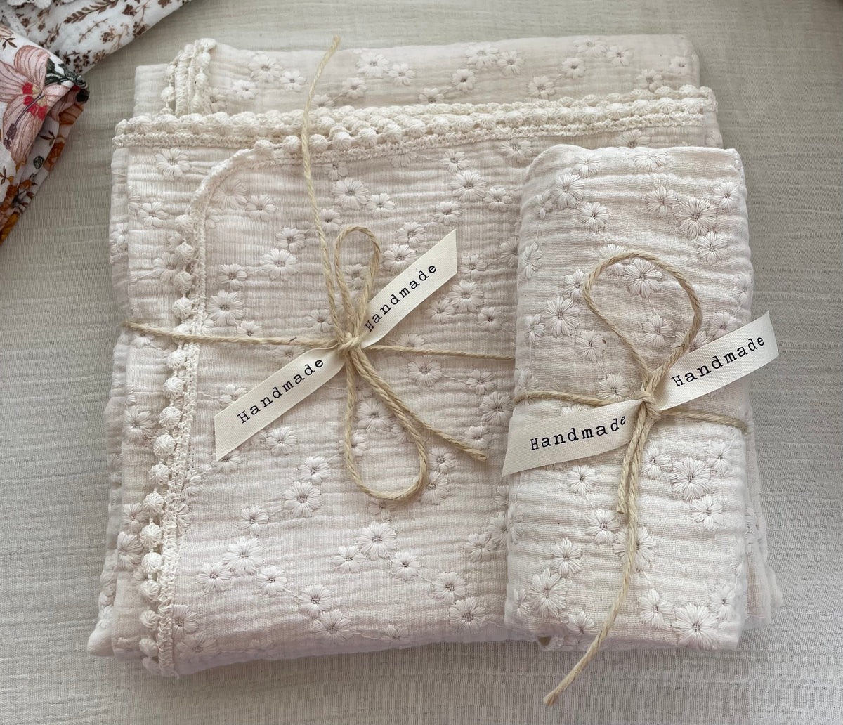 Hydrofiele doek, Swaddle embroidery kant