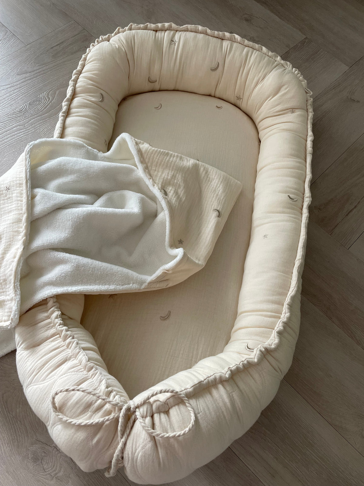 Omslagdoek to the Moon