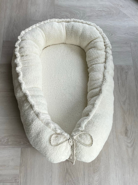 Babynestje teddy ijsbeer