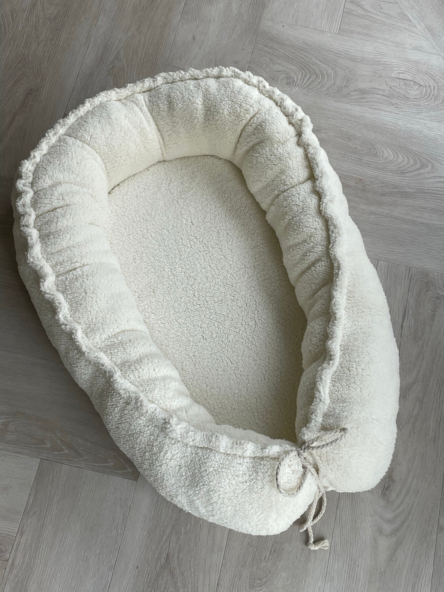 Babynestje teddy ijsbeer